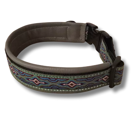 Halsband in Naturfarben